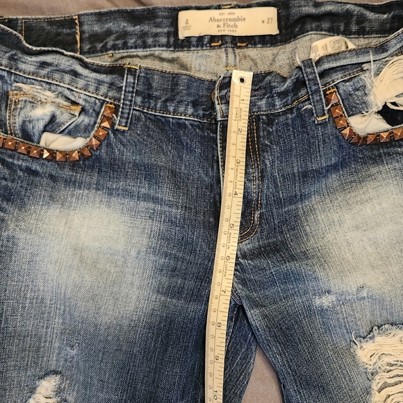 Abercrombie and Fitch - Picture 12 of 15